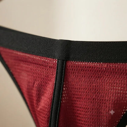 Burgundy men's thong معلق ويظهر التصميم الكامل